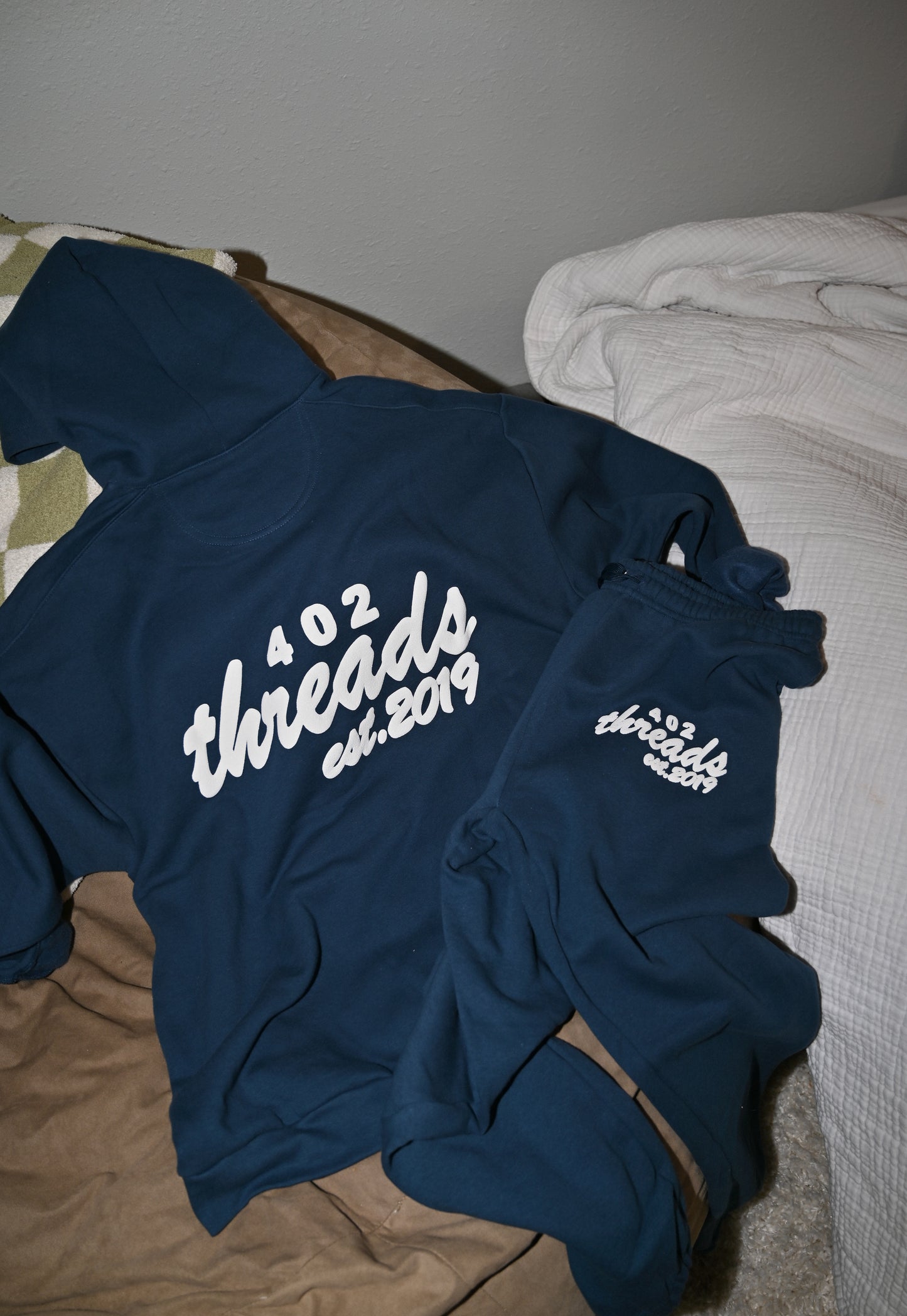 402threads Hoodie - Navy