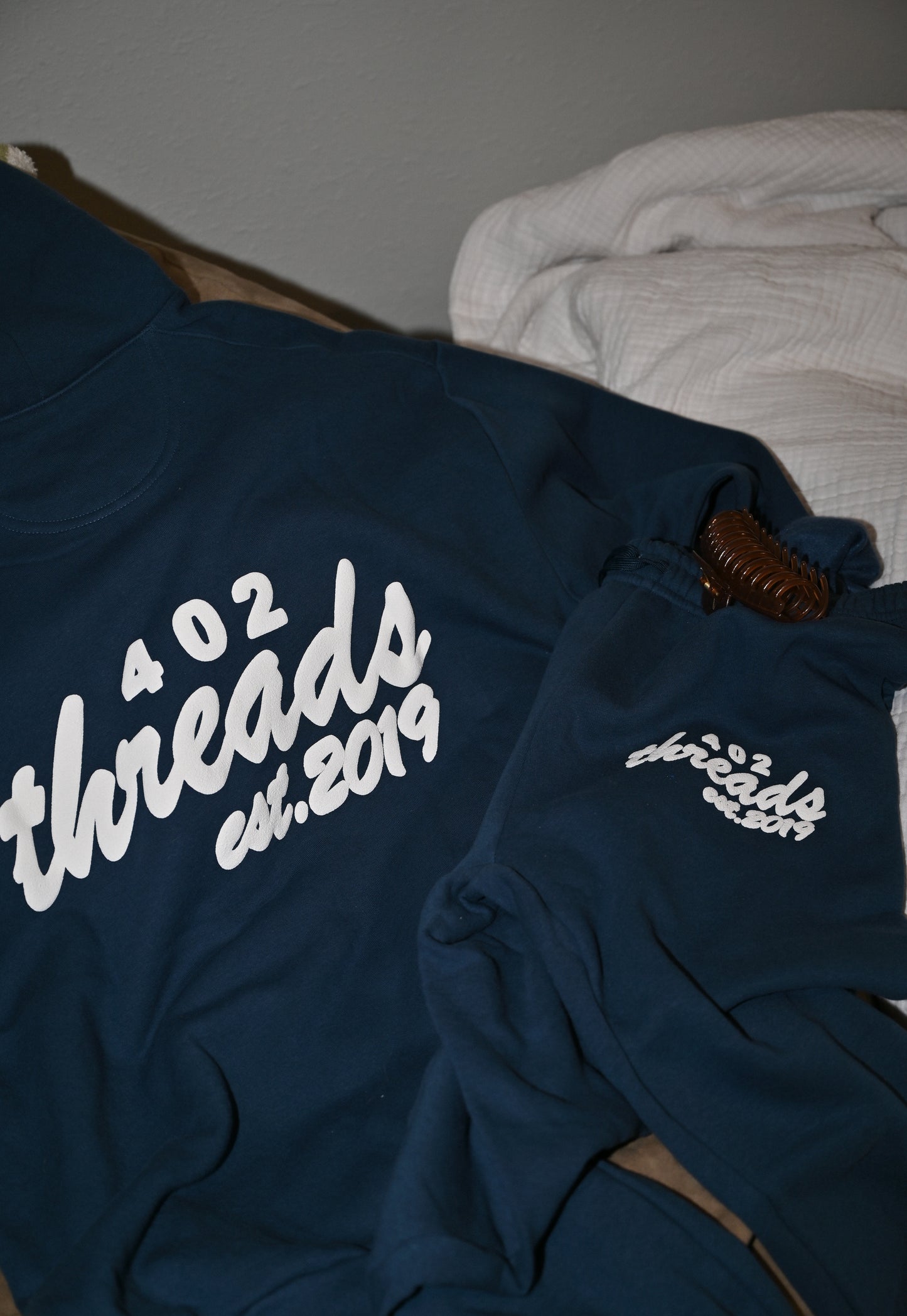 402threads Hoodie - Navy