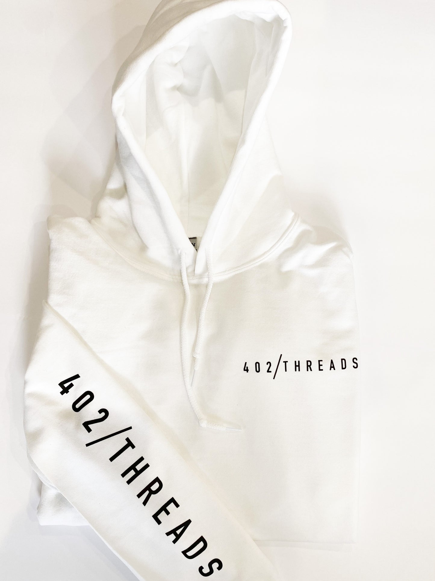 402threads Hoodie - White