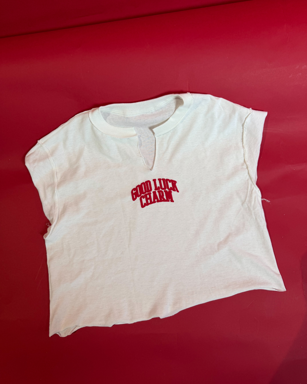 good luck charm cropped muscle tee