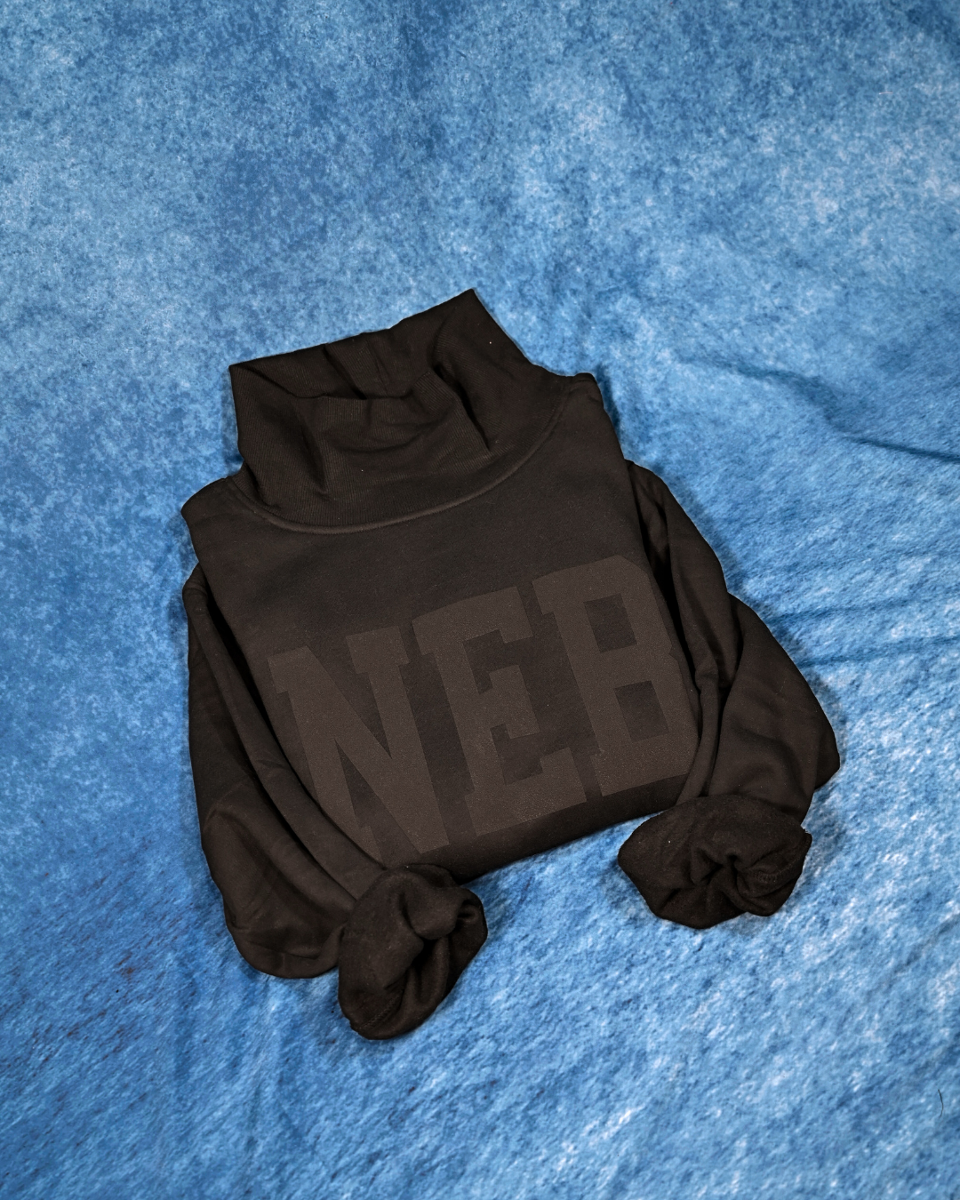 NEB mock neck - black