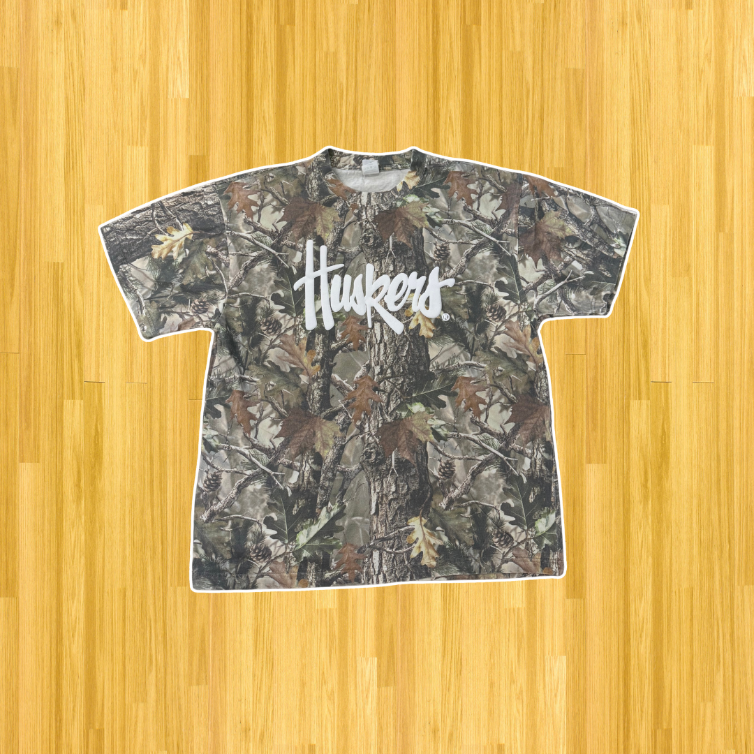 Huskers Tee - Med Camo