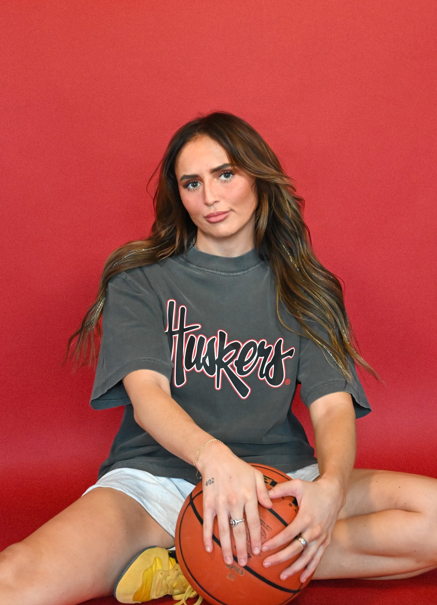 reverse hem nebraska huskers grey tee