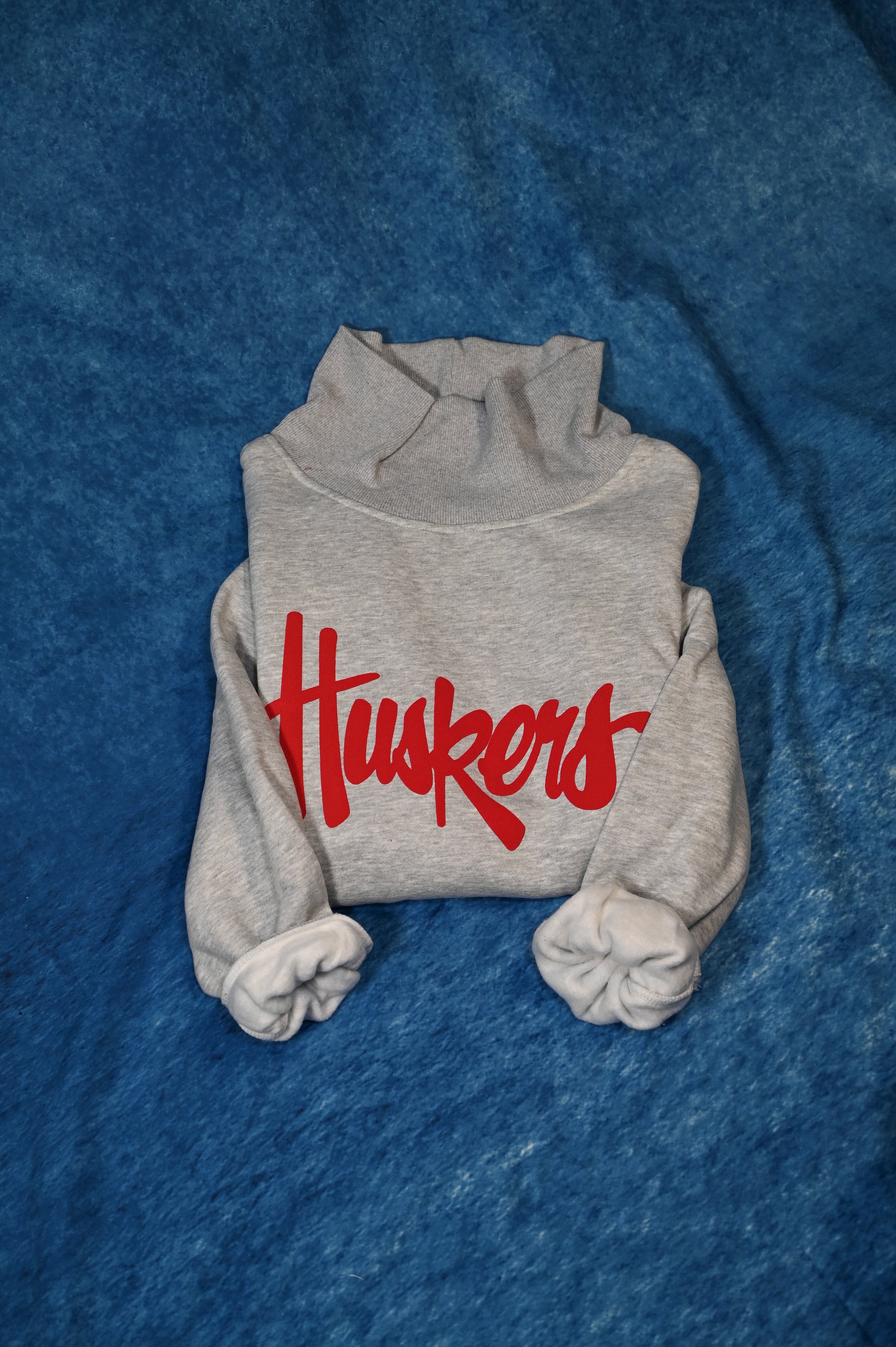 huskers mock neck - grey
