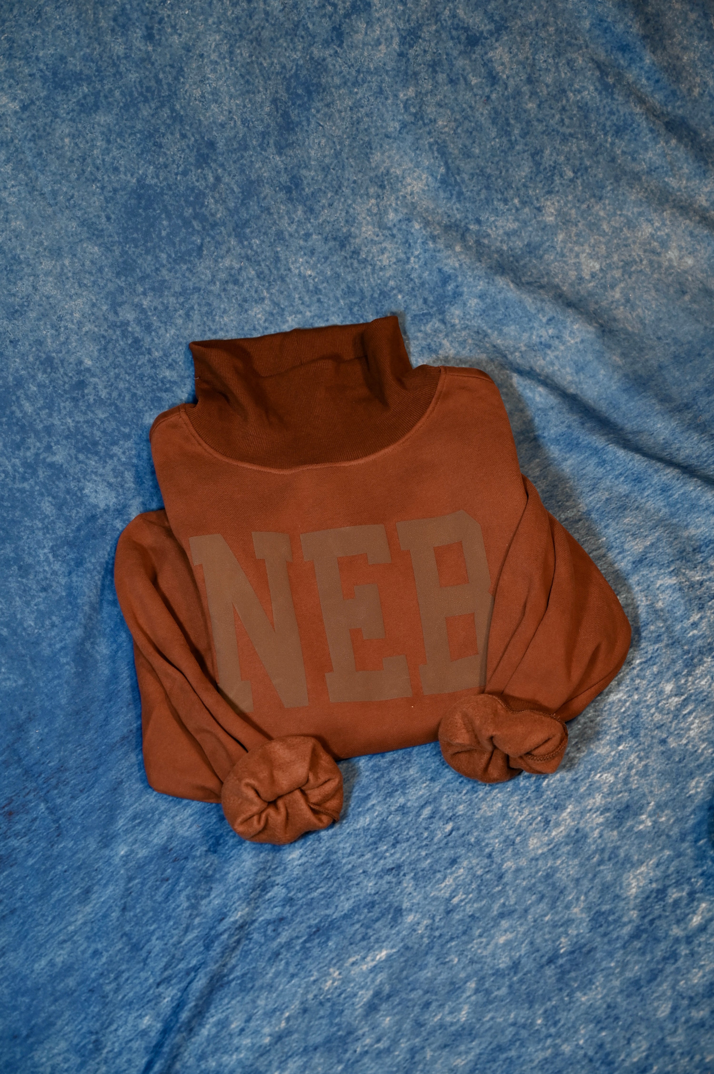 NEB mock neck - brown