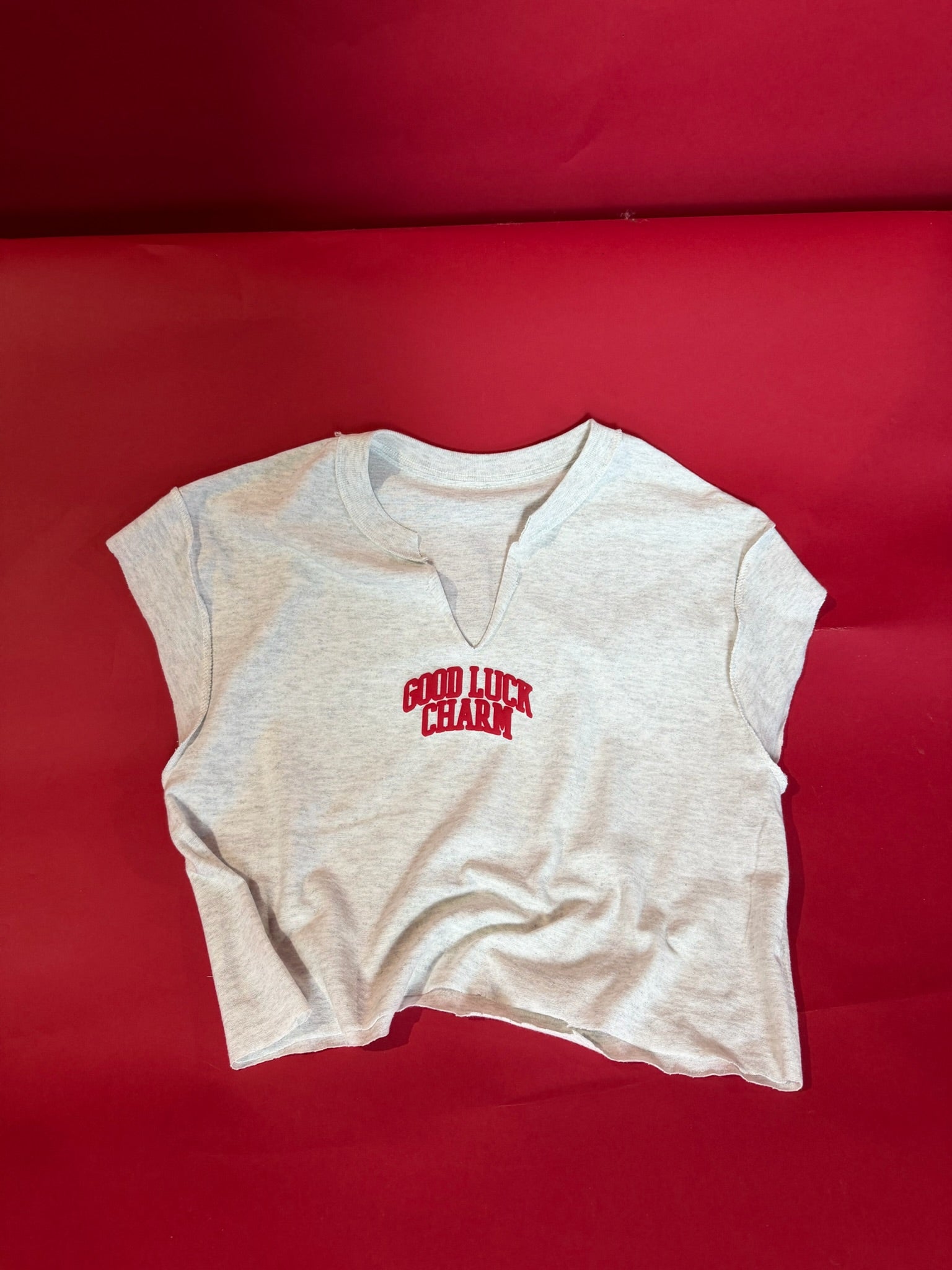 good luck charm cropped muscle tee