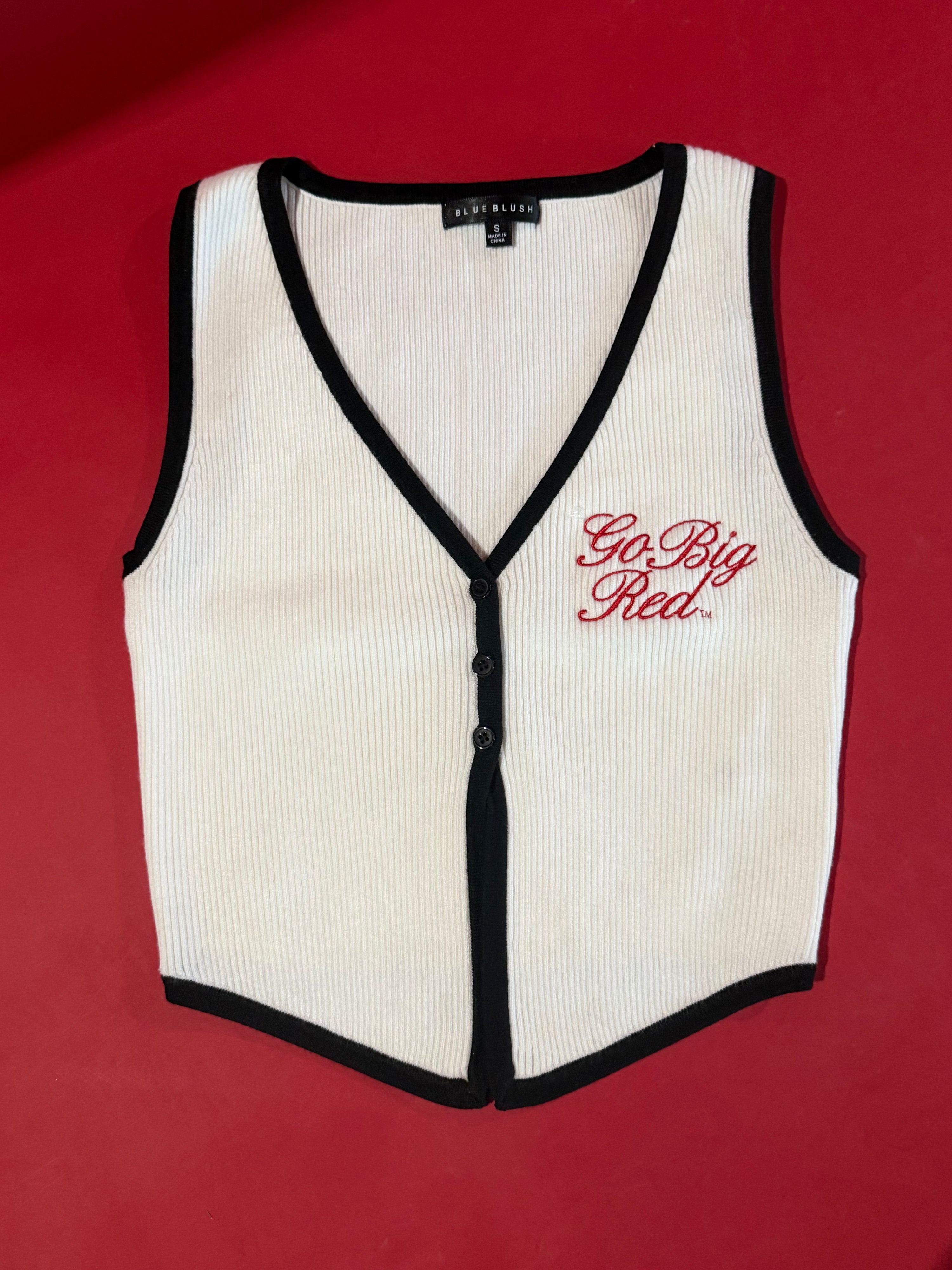 go big red embroidered sweater vest - white