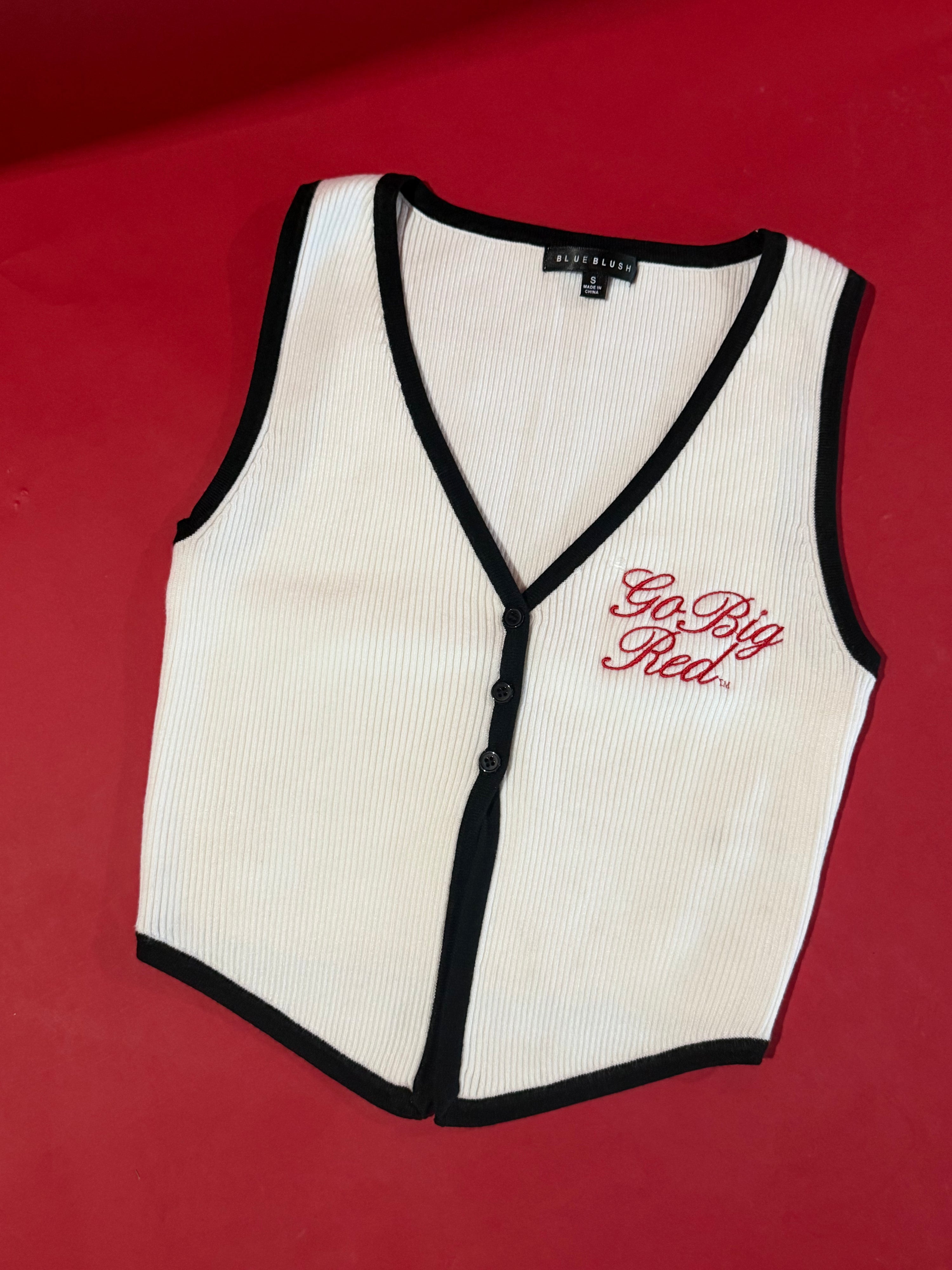 go big red embroidered sweater vest - white