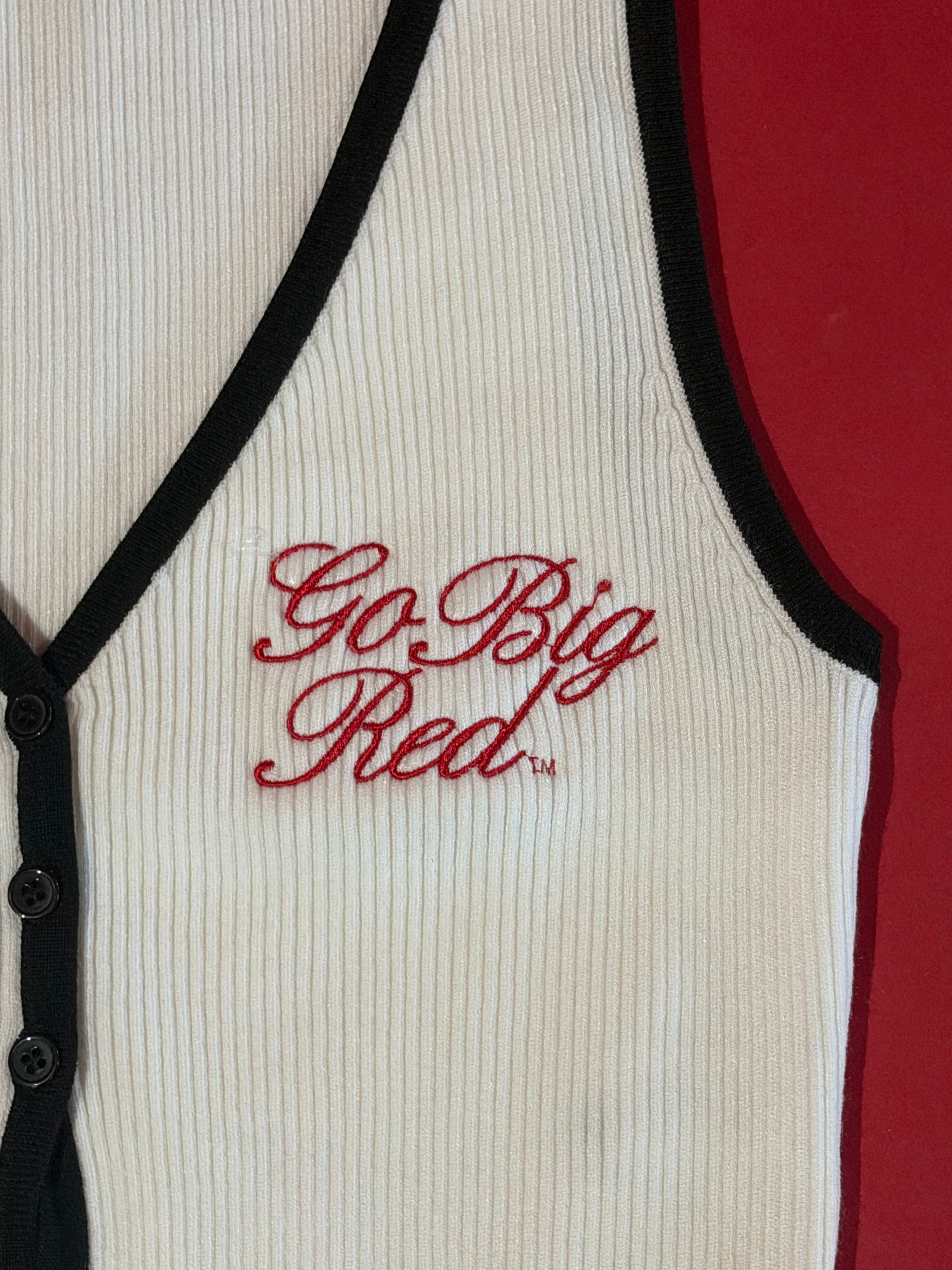 go big red embroidered sweater vest - white