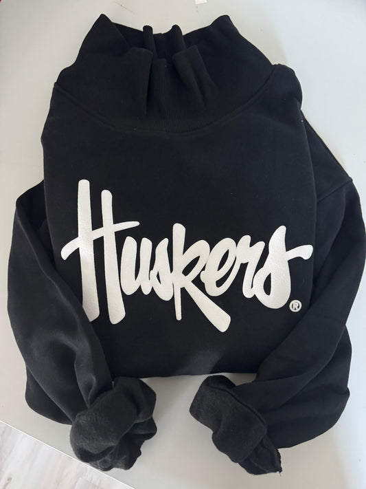 huskers mock neck - black