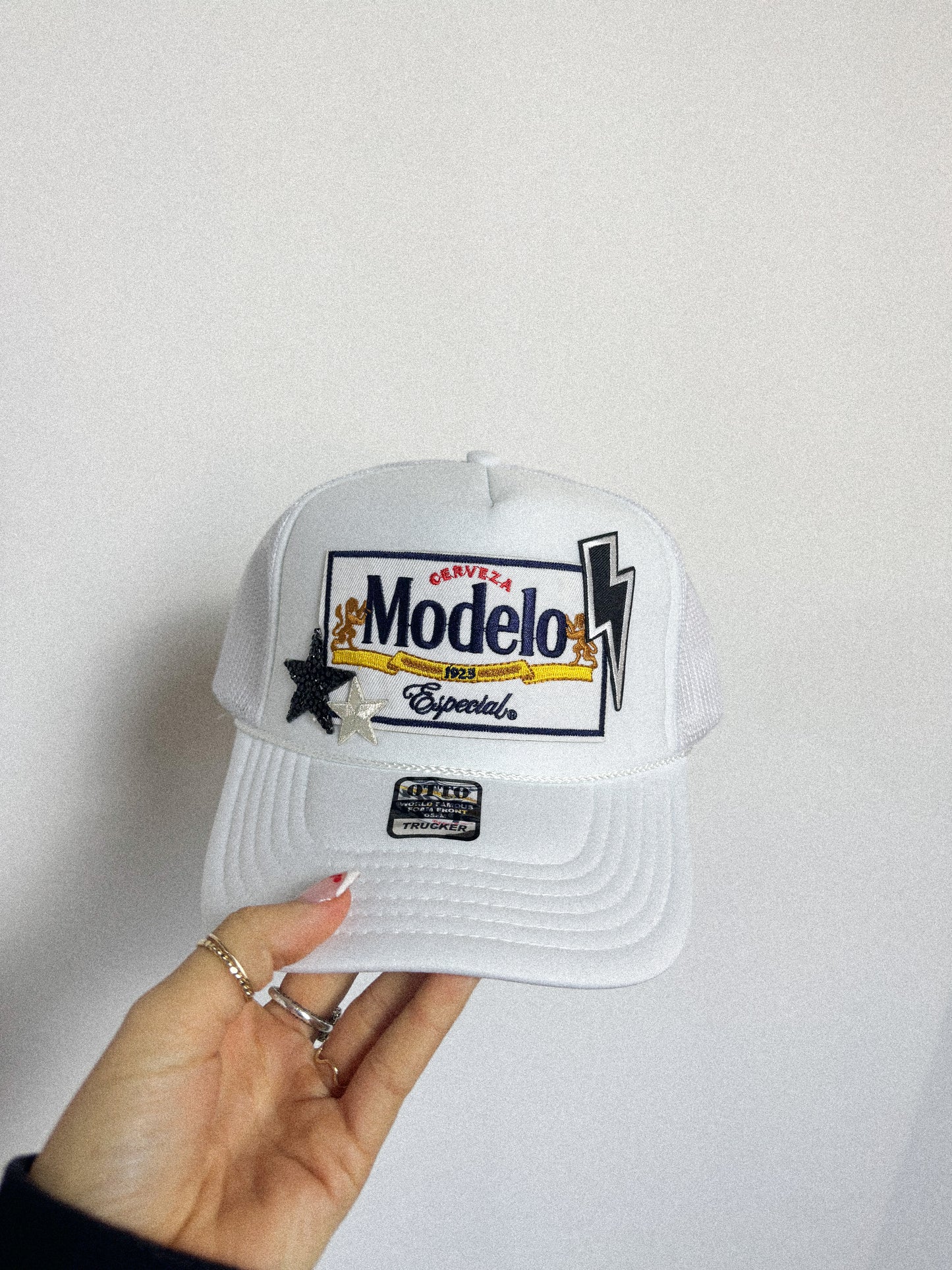 modelo trucker hat - white