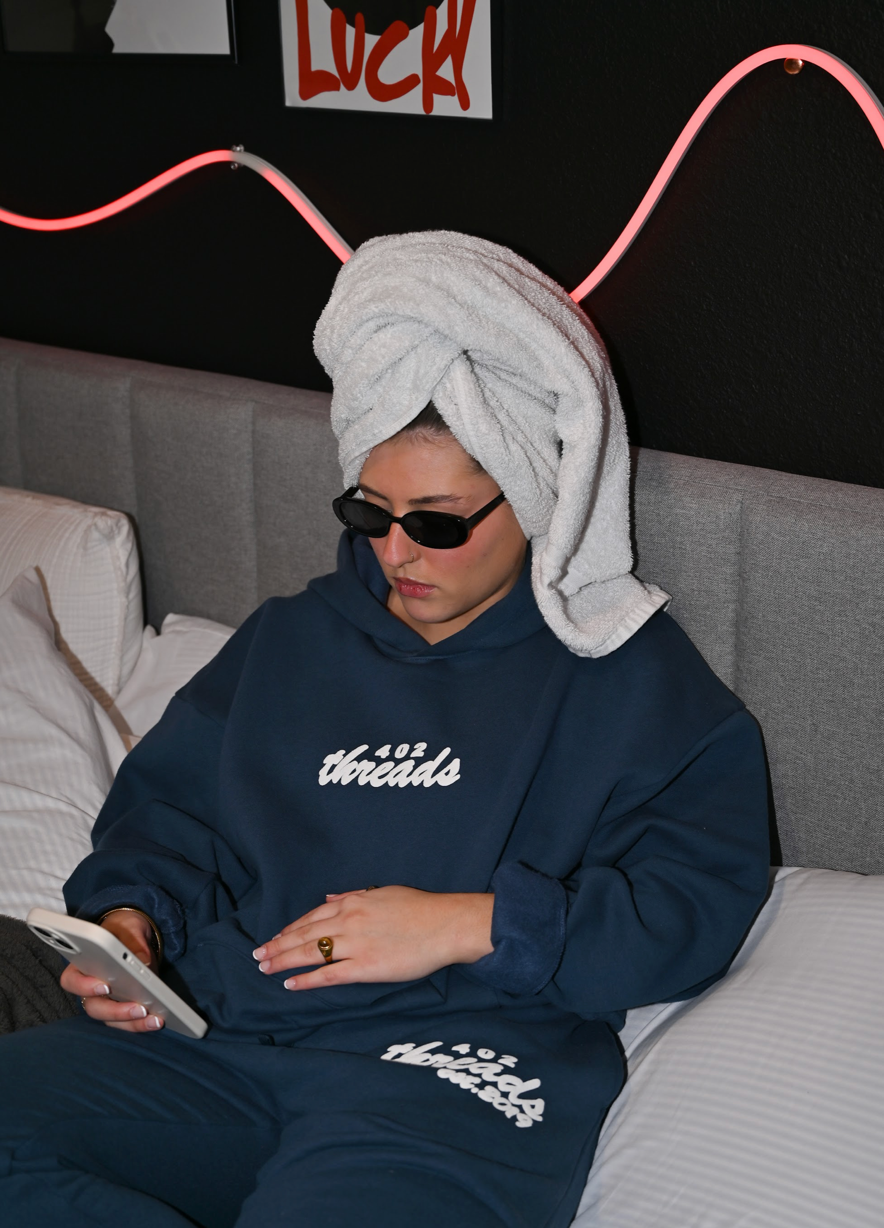 402threads Hoodie - Navy