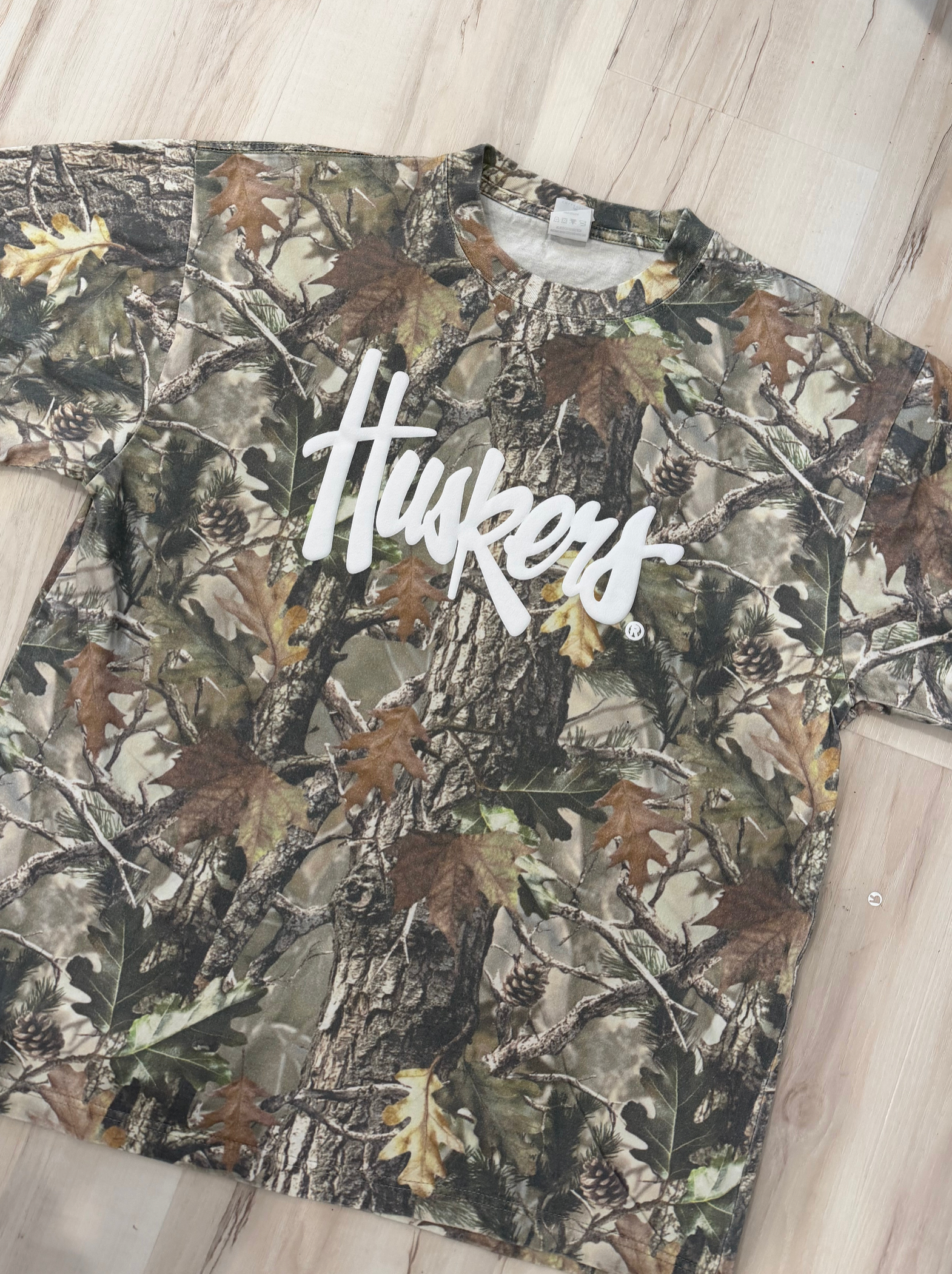Huskers Tee - Med Camo